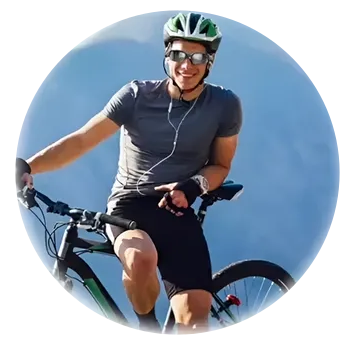 Ciclista usando gafas VisionX Pro